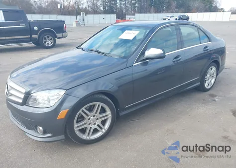 2009 Mercedes-Benz C 350 Sport z USA, uszkodzony, nr VIN WDDGF56X19R061984